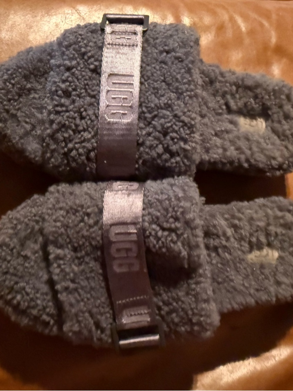 UGG Women's Fluffita Slide Sandals. Slippers Shoes Size US 9